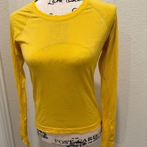 Lululemon Athletica Swiftly Tech Yellow Long Sleeve Top sz 6